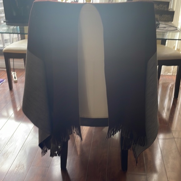 Large wrap Bordeaux gray with small fringe on the side - Picture 5 of 7